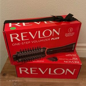 Revlon One-Step Volumizer Plus in Bold Red